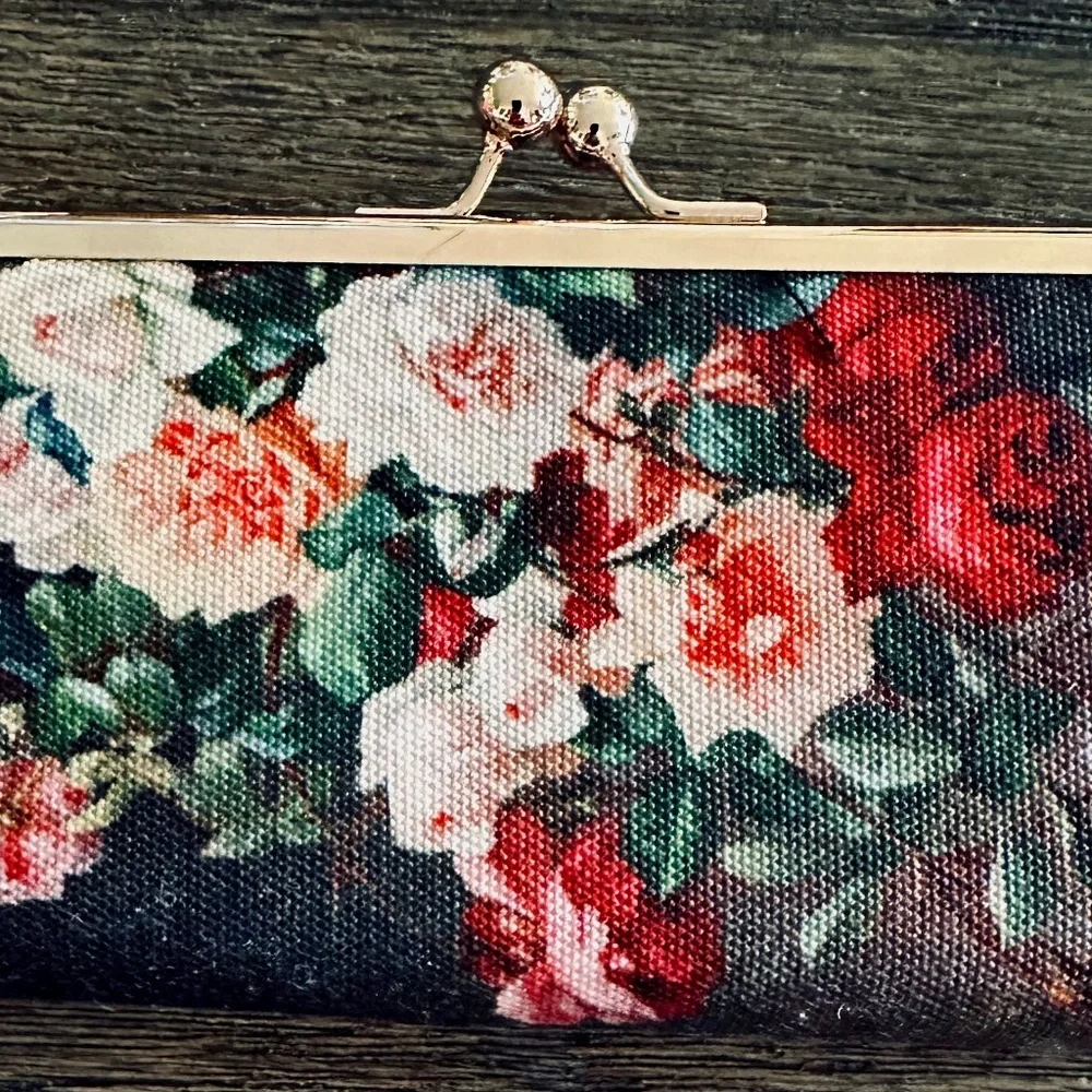 Pill Case flowered outer case. - Picture 1 of 7